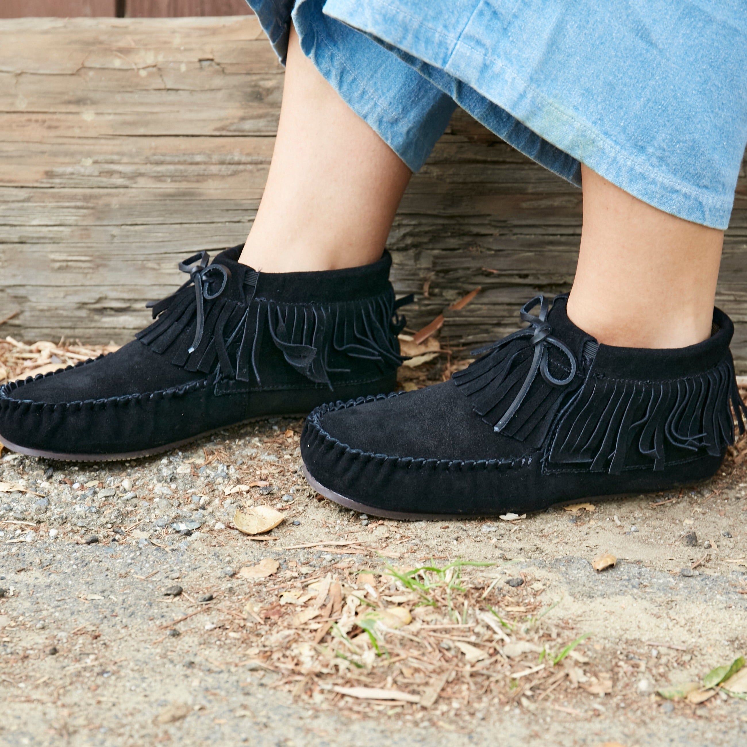 Ankle moccasins mulch with fringe